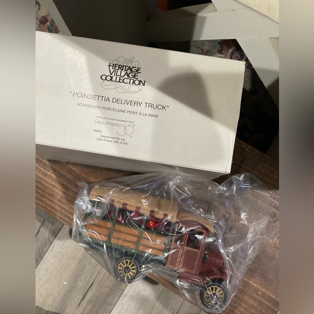 Poinsettia Delivery Truck - department 56 new